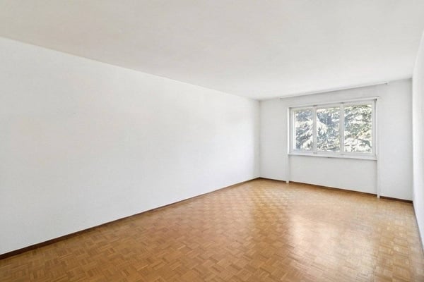 Spacieux appartement à rénover au centre de Chailly 6