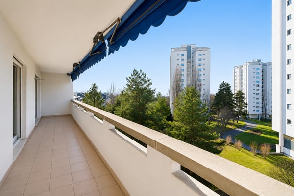 Spacieux appartement à rénover au centre de Chailly 3