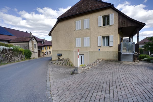 Maison paysanne de 1714 -- Trois logements, triplex familial et deux 2 3
