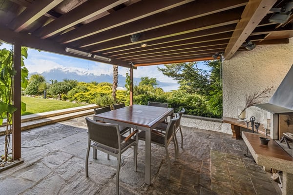 Propriété unique alliant volumes contemporains, nature et vue spectacu 9