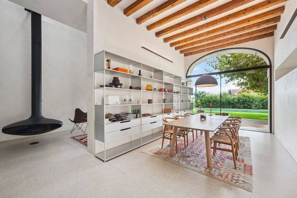 Villa d'Exception aux Volumes Majestueux avec Piscine 1