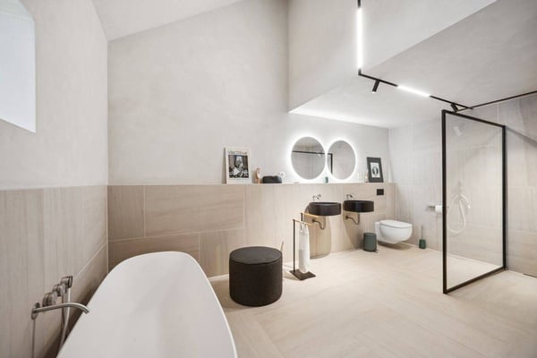 Villa d'Exception aux Volumes Majestueux avec Piscine 11