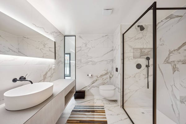 Villa d'Exception aux Volumes Majestueux avec Piscine 13