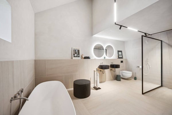 Villa d'Exception aux Volumes Majestueux avec Piscine 11