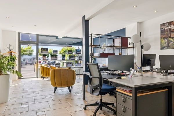 Opportunité d'investissement rare au centre-ville avec vue sur le lac 6