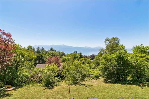 Élégant chalet-villa des années 30 avec vue panoramique sur le lac Lém 2