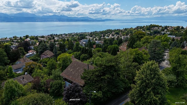 Élégant chalet-villa des années 30 avec vue panoramique sur le lac Lém 1