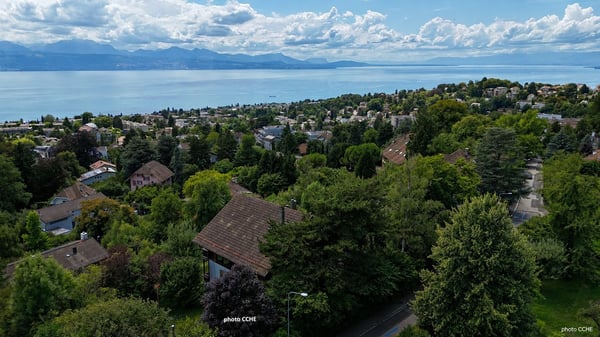 Élégant chalet-villa des années 30 avec vue panoramique sur le lac Lém 1