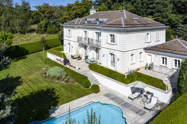 Propriété d'exception avec piscine dans un cadre idyllique 2