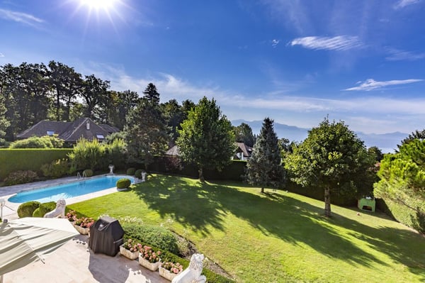 Propriété d'exception avec piscine dans un cadre idyllique 3