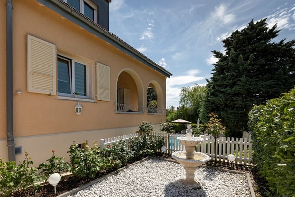 Magnifique propriété de 8.5 pièces avec grande terrasse et jardin 3