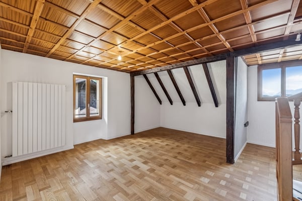 Immeuble de rendement au coeur du village. 7