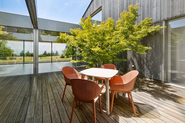 Entre architecture contemporaine, patio privé et panorama sur le Léman 1