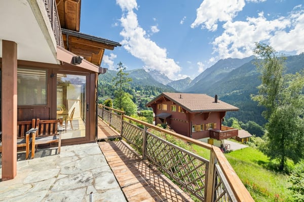 Spacieux chalet familial, salle de billard, carnotzet, vue panoramique 2