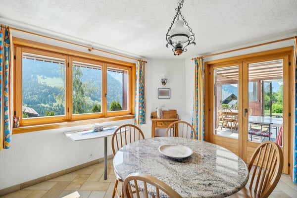 Spacieux chalet familial, salle de billard, carnotzet, vue panoramique 7