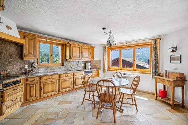 Spacieux chalet familial, salle de billard, carnotzet, vue panoramique 5