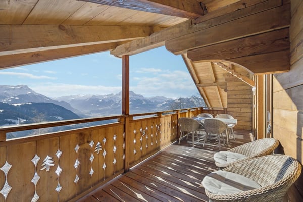 Splendide attique rénové - Vue imprenable sur les Alpes 9