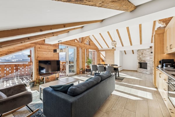 Splendide attique rénové - Vue imprenable sur les Alpes 4