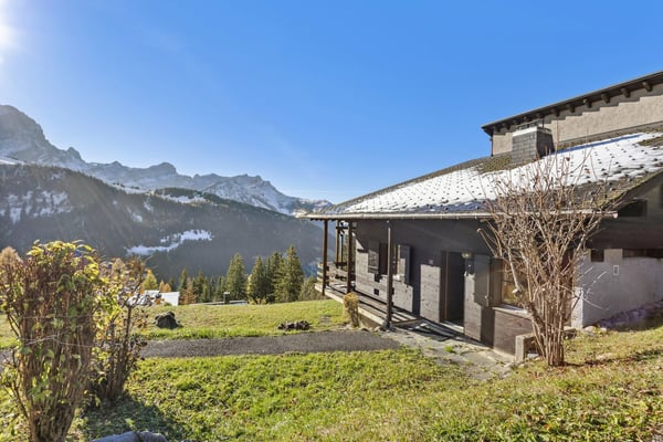 Chalet mitoyen en triplex 4 chambres situé à 200m du téléski 9
