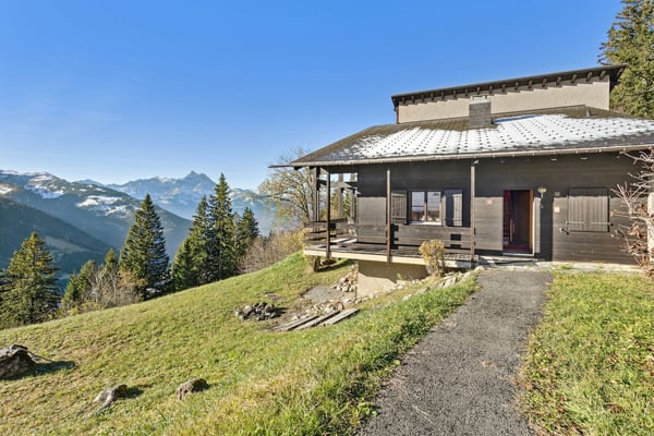 Chalet mitoyen en triplex 4 chambres situé à 200m du téléski 4