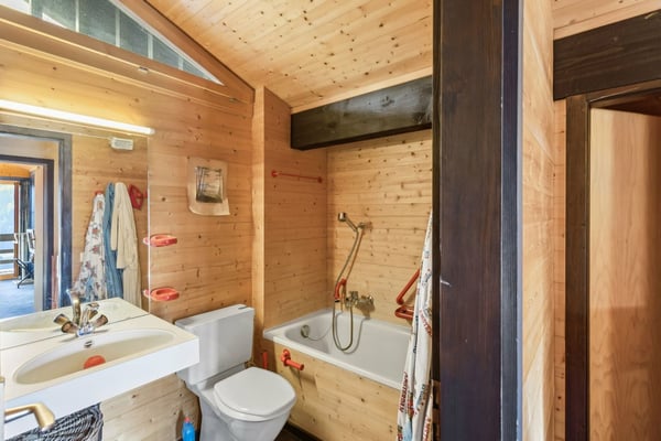 Chalet mitoyen en triplex 4 chambres situé à 200m du téléski 6