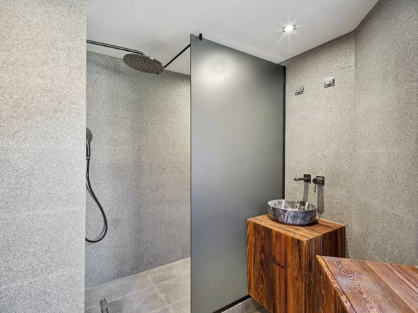 Villars centre, dans bel immeuble 3.5p luxueusement rénové, parking 10