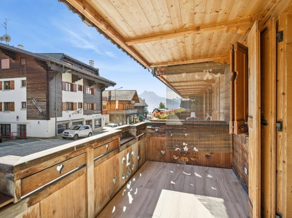 Villars centre, dans bel immeuble 3.5p luxueusement rénové, parking 7
