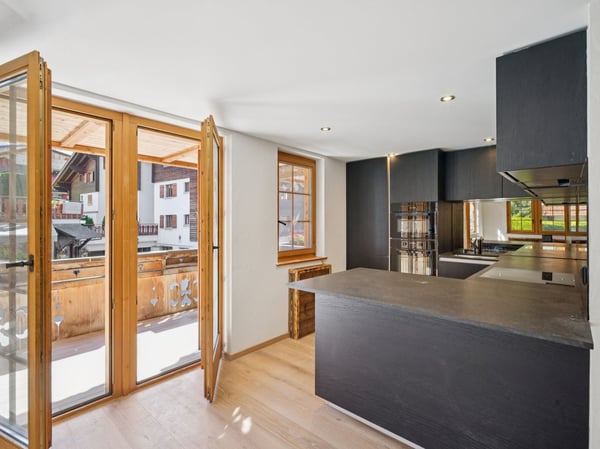Villars centre, dans bel immeuble 3.5p luxueusement rénové, parking 6
