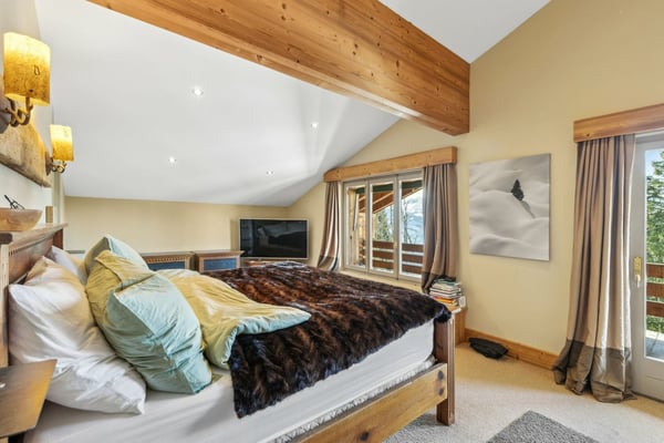 Chalet Frimaire: propriété d'exception au centre de la station 13