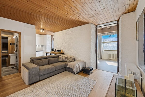 A Villars, 4p lumineux, rénové, avec entrée privative, possibilité pro 7