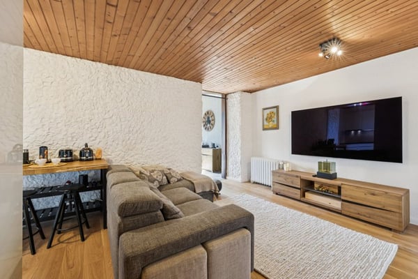 A Villars, 4p lumineux, rénové, avec entrée privative, possibilité pro 11
