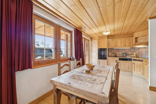 Villars, emplacement privilégié 3,5p avec cachet, grand balcon, belle 7
