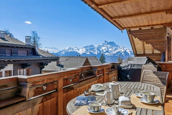 Villars, emplacement privilégié 3,5p avec cachet, grand balcon, belle 1