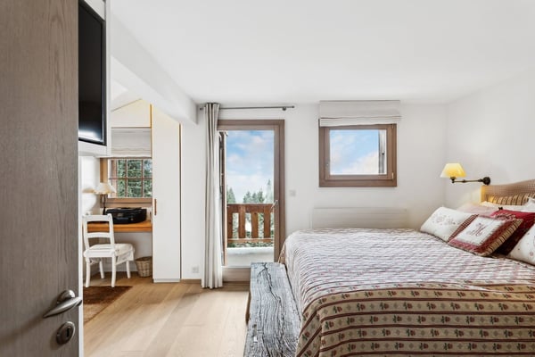 Très beau 6 pces, 3 balcons sud, belle vue, calme, proche des pistes 12