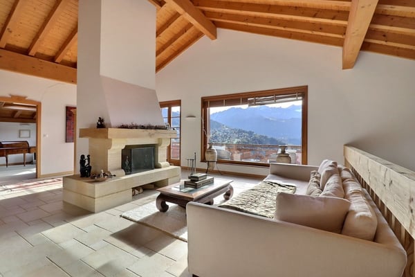Une Ode à la sérénité, luxueux & spacieux chalet avec vue panorami 8