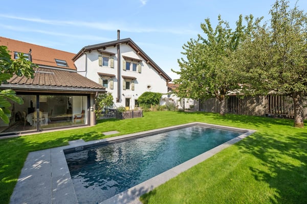 Maison familiale de village rénovée avec soin et piscine 6