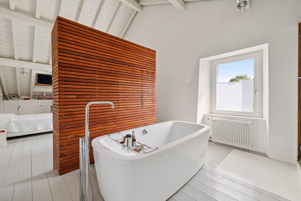 Maison familiale de village rénovée avec soin et piscine 10