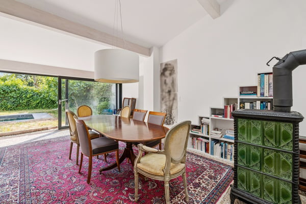 Maison familiale de village rénovée avec soin et piscine 12