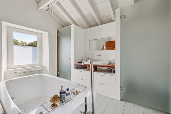 Maison familiale de village rénovée avec soin et piscine 11
