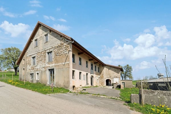 A rénover : Grand volume et beau potentiel 4