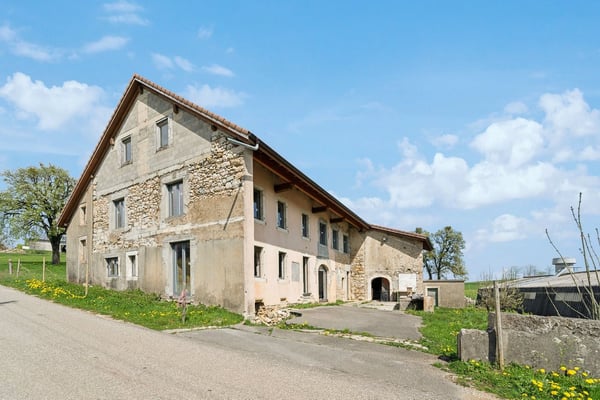 A rénover : Grand volume et beau potentiel 4
