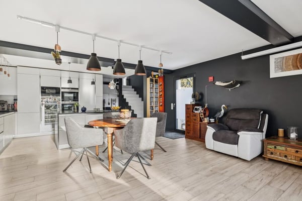 SUPERBE VILLA INDIVIDUELLE AVEC JARDIN ET PERGOLAS