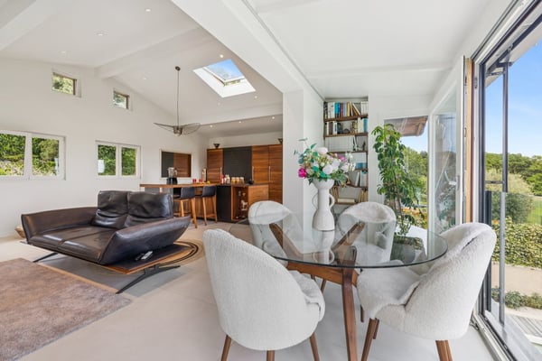 Splendide vue lac, chalet avec piscine 12
