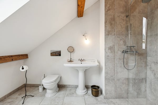 MAISON DE VILLAGE DE CARACTERE RENOVEE 13