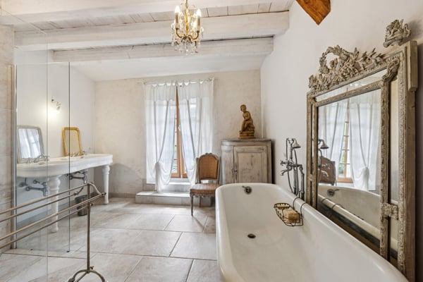 MAISON DE VILLAGE DE CARACTERE RENOVEE 12