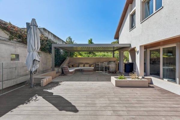 EXCLUSIVITÉ Villa d'exception avec vue lac à deux pas de l'école inte 12