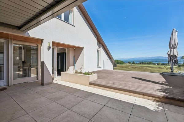 EXCLUSIVITÉ Villa d'exception avec vue lac à deux pas de l'école inte 11