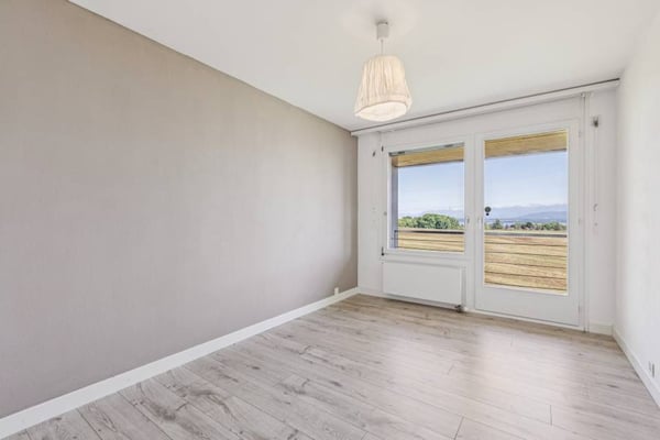 EXCLUSIVITÉ Villa d'exception avec vue lac à deux pas de l'école inte 9