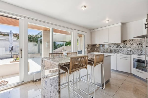 EXCLUSIVITÉ Villa d'exception avec vue lac à deux pas de l'école inte 3