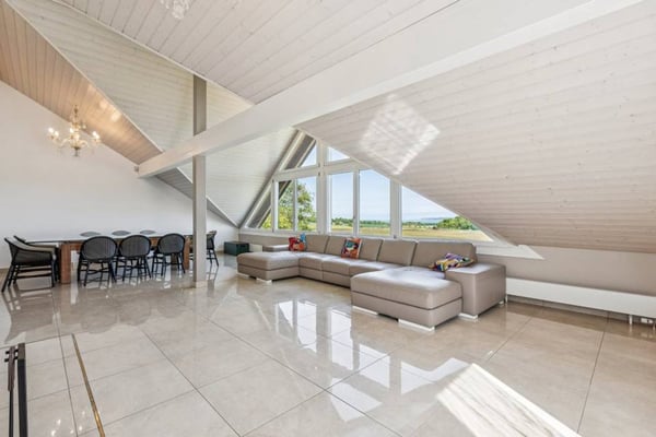EXCLUSIVITÉ Villa d'exception avec vue lac à deux pas de l'école inte 10